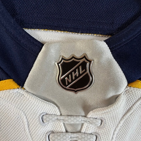 Adidas Buffalo Sabres Jersey Mens 52 White Okposo 21 Alternate Captain Authentic - Picture 6 of 10